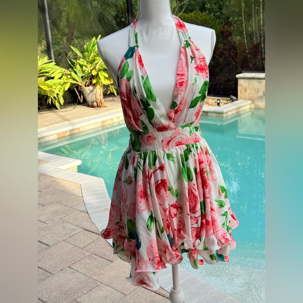 Luxxel Floral Halter Mini Dress – Size S
Pre-loved, excellent condition